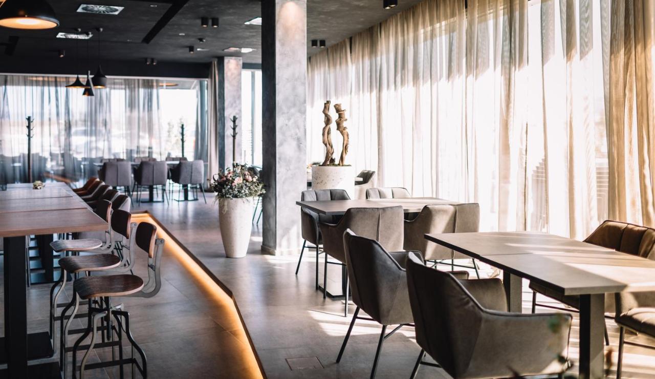 Nutrend World Hotel Olomouc Luaran gambar